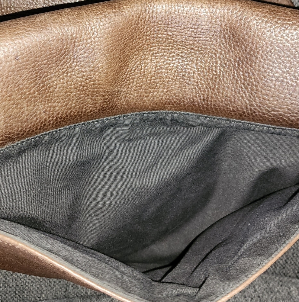 Vintage Eddie Bauer Messenger Bag. 100 %  authentic leather. - Picture 7 of 15